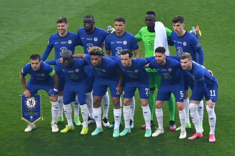 他是从谷底往上爬的那种人（他是那种从低谷逆袭的人）