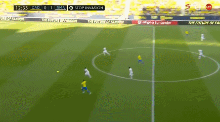 半场战报：都灵1-1科莫，弗拉希奇点射，阿达伊建功