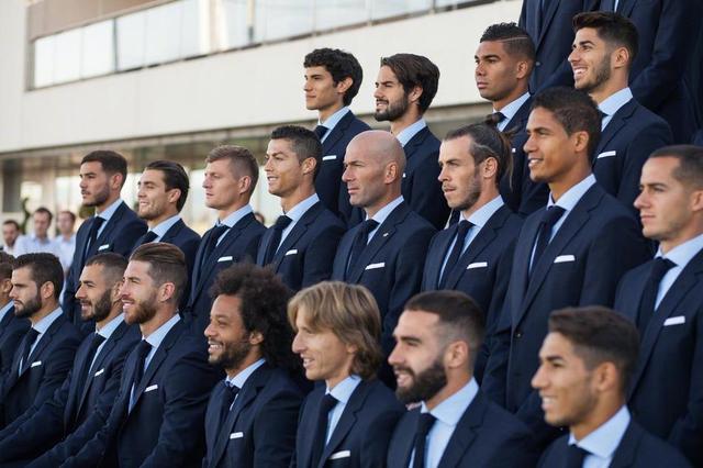 德佬：那不勒斯比去年更强；我喜欢意大利诺这样的教练（德佬：如今的那不勒斯更强，我欣赏意大利诺风格的主帅）