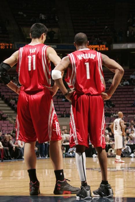 意媒：库普梅纳斯转型中卫表现亮眼，尤文中场补强成当务之急（意媒：库普梅纳斯客串中卫抢眼，尤文中场引援迫在眉睫）