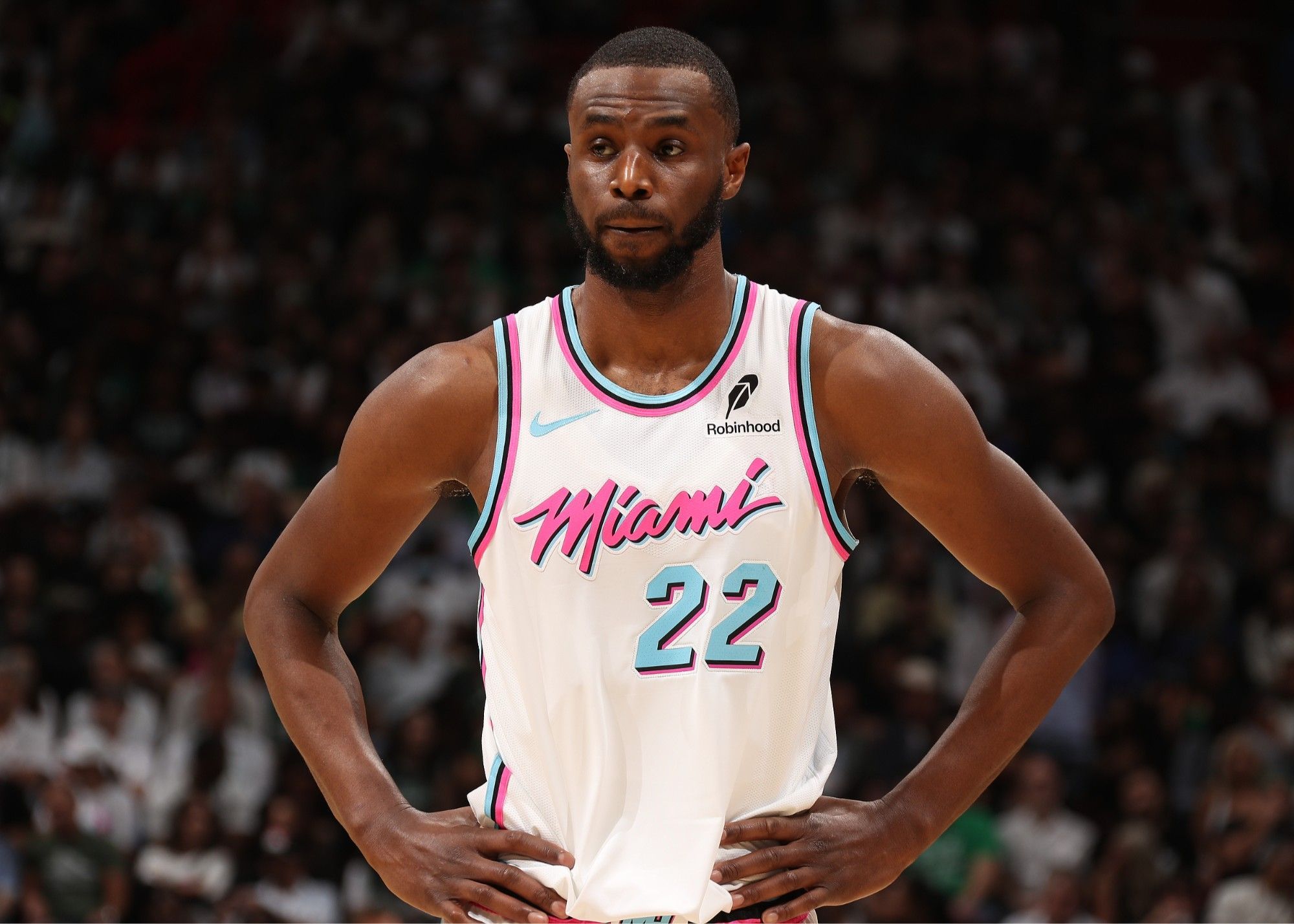 卡尔vs弗赖堡数据：传射建功，完成4次过人+3次抢断（卡尔对阵弗赖堡数据：传射齐发，4次过人与3次抢断）