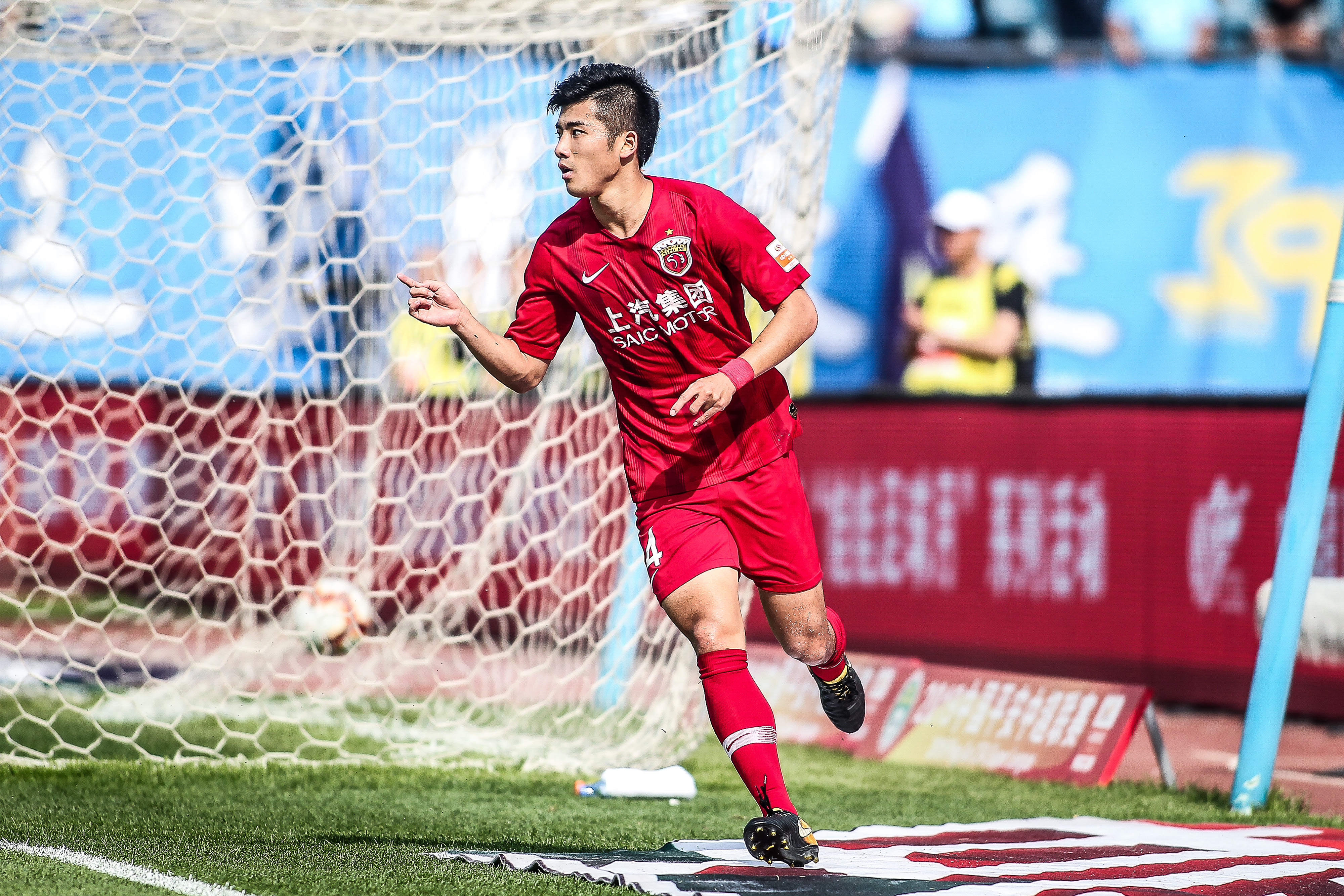 状元缺阵贝恩砍37分，吉迪22+9+6+8失误，魔术15分逆转送公牛4连败（状元休战贝恩飙37分，吉迪22+9+6伴8失误，魔术上演15分翻盘送公牛四连败）