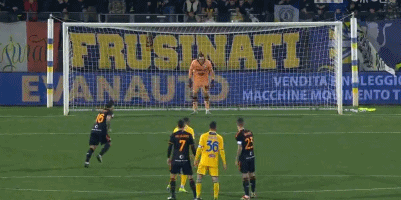 英超前瞻：维拉状态极佳剑指9连胜，西汉姆联已跌落降级区（英超前瞻：维拉火力正盛冲击九连胜，西汉姆联滑落至降级区）