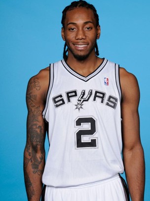 王一博转场流畅自如，硬核运动无缝切换虚拟世界（王一博切换自如，硬核运动无缝融入虚拟世界）