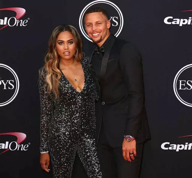 川普狂喜，乡下人乐队将在世界杯抽签仪式结束后表演《YMCA》（世界杯抽签落幕后，乡下人乐队献唱《YMCA》，令川普喜出望外）