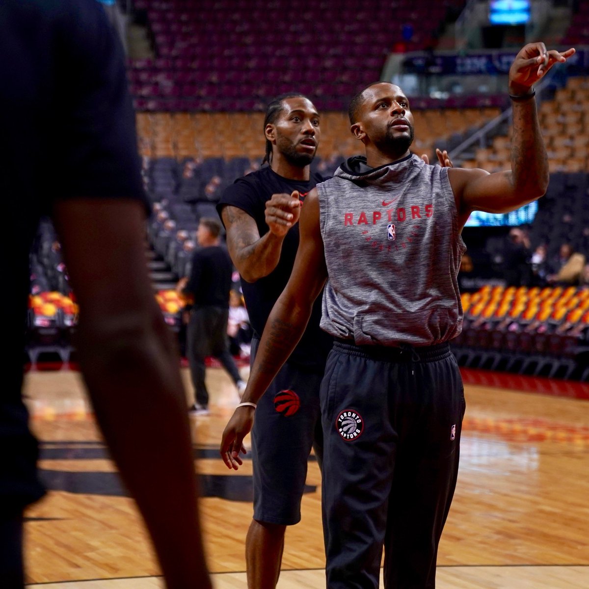 状态一般！阿夫迪亚14中7得到17分7板7助5失误5犯规（发挥平平：阿夫迪亚14投7中拿下17分7篮板7助攻，出现5失误5犯规）