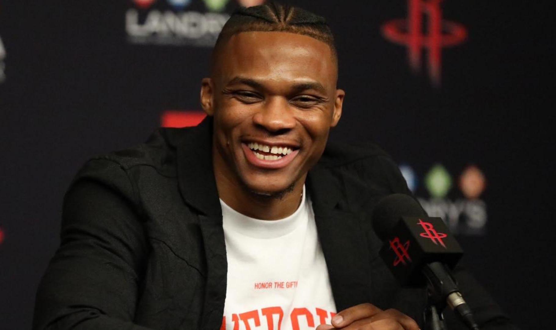 足球中超前锋获月最佳，进球效率惊人（中超锋霸当选月度最佳，破门效率爆表）