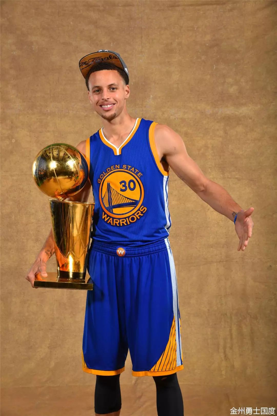 南方游客“滑雪自由”：当梦想照进现实（南方游客实现“滑雪自由”：梦想落地成真）