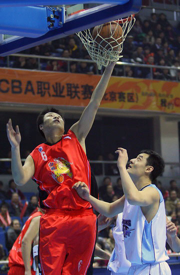 他低调却掌控比赛（不张扬却掌控全场）